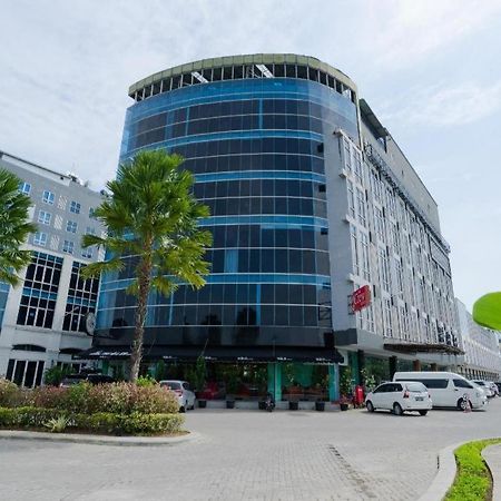 The Crew Hotel Kualanamu International Airport Medan Exterior foto