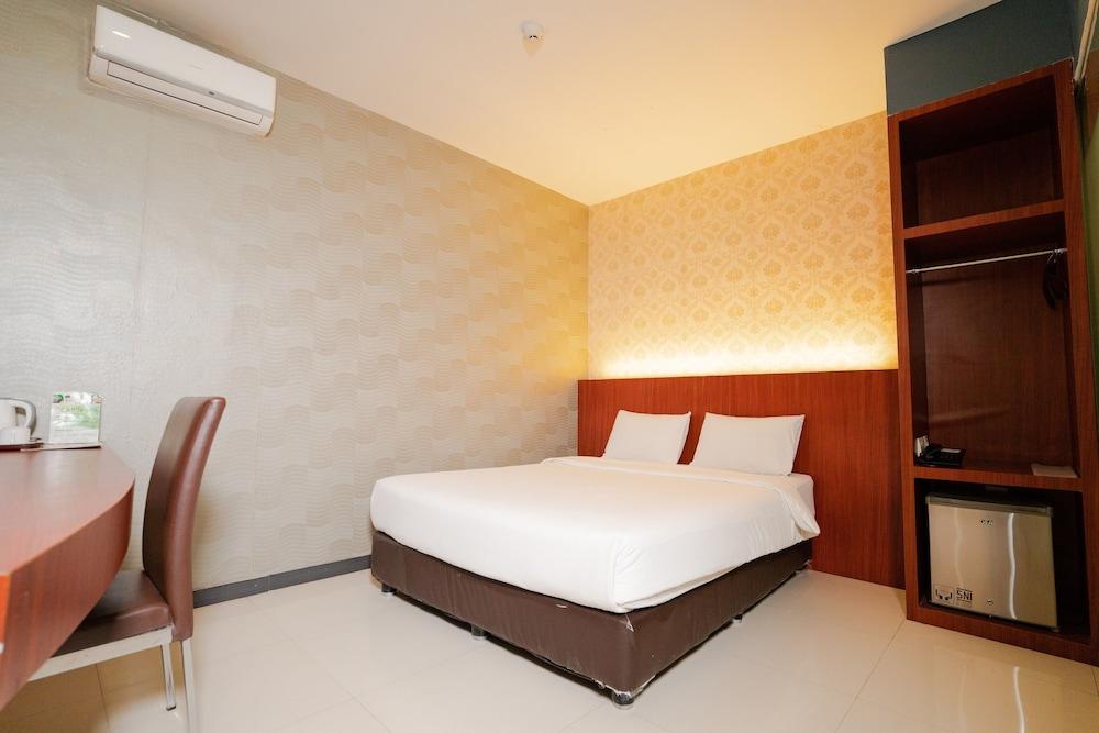 The Crew Hotel Kualanamu International Airport Medan Exterior foto