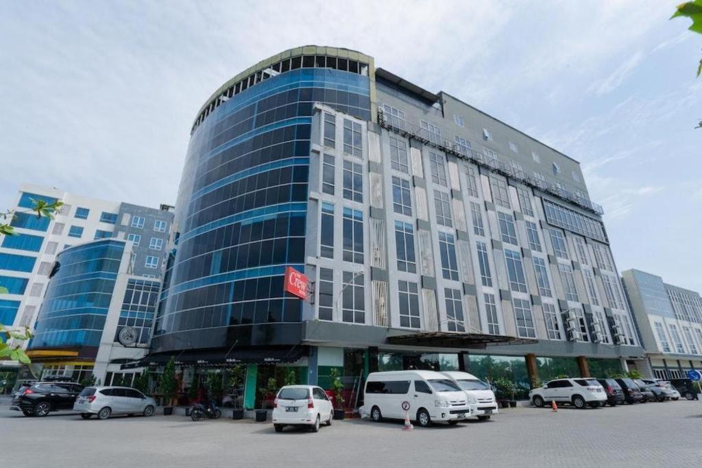 The Crew Hotel Kualanamu International Airport Medan Exterior foto